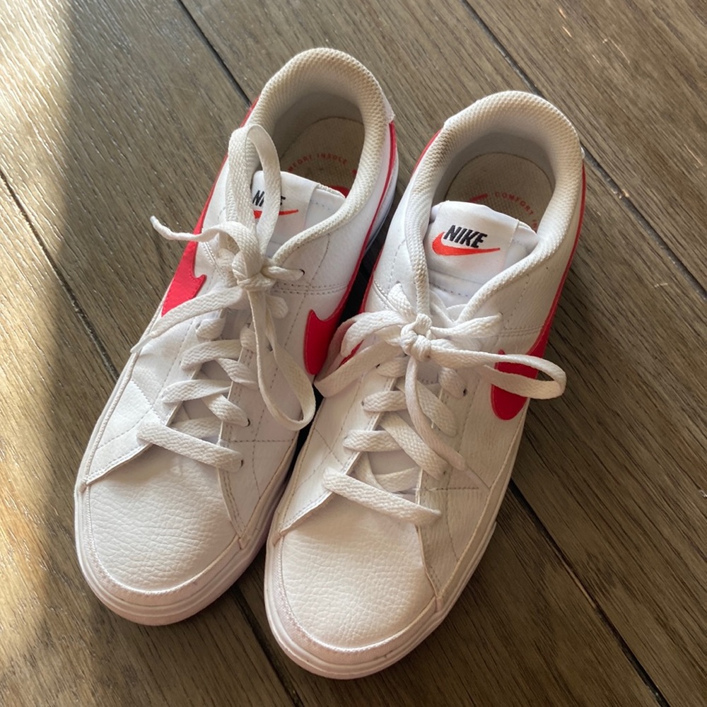 Nike Womens Size 7 Shoes